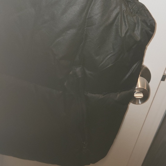 LIKE NEW PUFFER VEST - Picture 3 of 3